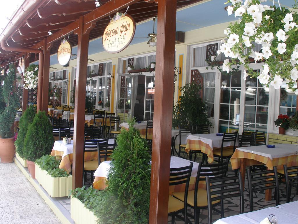 白玫瑰海滩酒店 Olympiakí Aktí 外观 照片